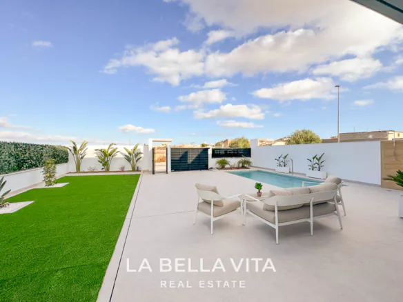 Modern new build Properties with private pool for sale in Benijofar, Alicante, Spain