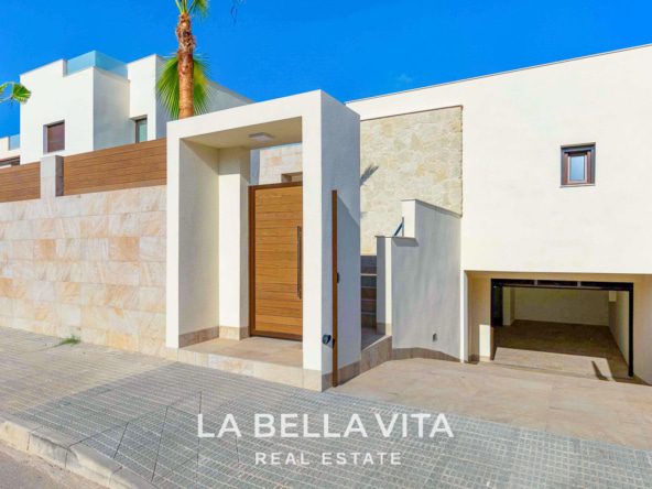 Detached Villa with private pool for sale in Benijofar, Rojales, Spain