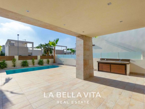 Detached Villa with private pool for sale in Benijofar, Rojales, Spain