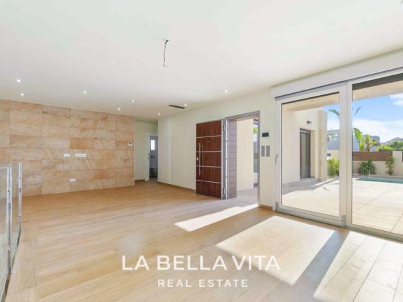 Detached Villa with private pool for sale in Benijofar, Rojales, Spain