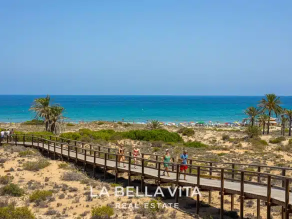 Key Ready Ground floor Apartment by the beach for sale in Arenales del Sol, Alicante, Spain