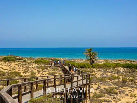 Key Ready Ground floor Apartment by the beach for sale in Arenales del Sol, Alicante, Spain