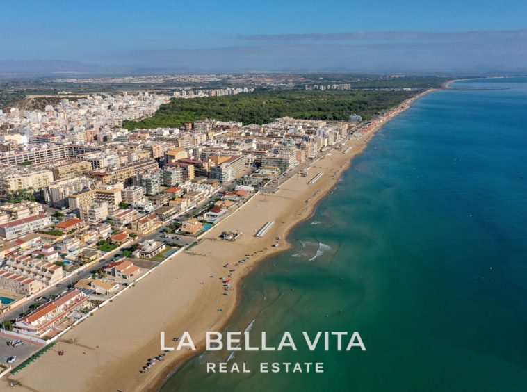 Properties for sale by the beach in Costa Blanca South, Guardamar del Segura