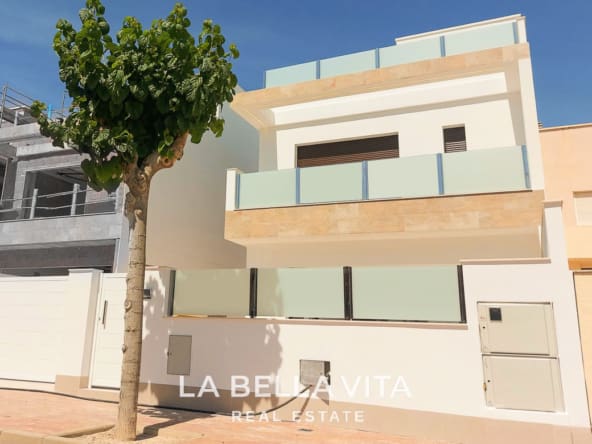 Modern New Build Villa with private pool, close to the beach for Sale in San Pedro del Pinatar, Murcia, Spain