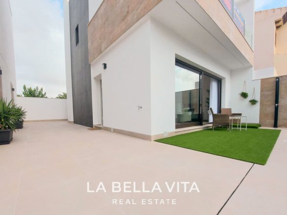 Modern New Build Villa with private pool, close to the beach for Sale in San Pedro del Pinatar, Murcia, Spain