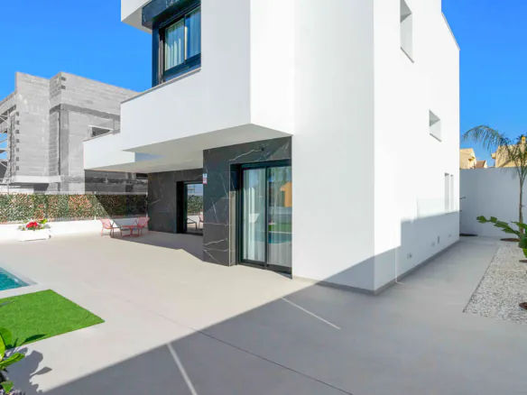 New Build Luxury Properties with private pools For Sale in Benimar, Rojales, Alicante