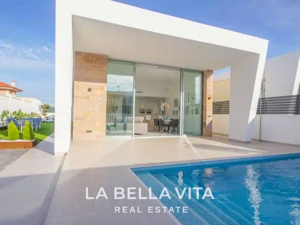 New Build Modern Luxury Properties for sale in La Torreta, Torrevieja, Costa Blanca, Spain. Independent villa with private pool. 