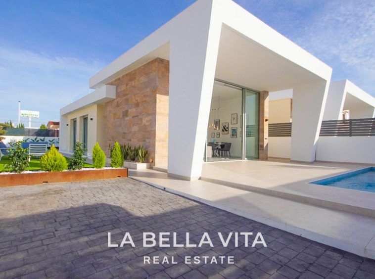 New Build Modern Luxury Properties for sale in La Torreta, Torrevieja, Costa Blanca, Spain. Independent villa with private pool.