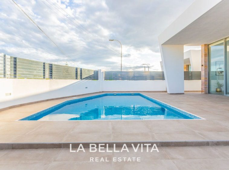 New Build Modern Luxury Properties for sale in La Torreta, Torrevieja, Costa Blanca, Spain. Independent villa with private pool and solarium.