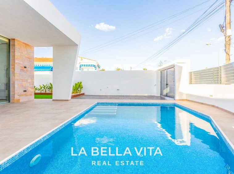 New Build Modern Luxury Properties for sale in La Torreta, Torrevieja, Costa Blanca, Spain. Independent villa with private pool and solarium.