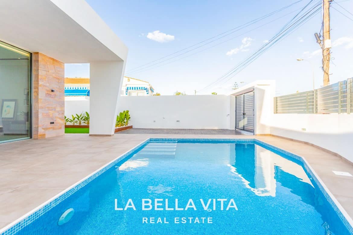 New Build Modern Luxury Properties for sale in La Torreta, Torrevieja, Costa Blanca, Spain. Independent villa with private pool and solarium.