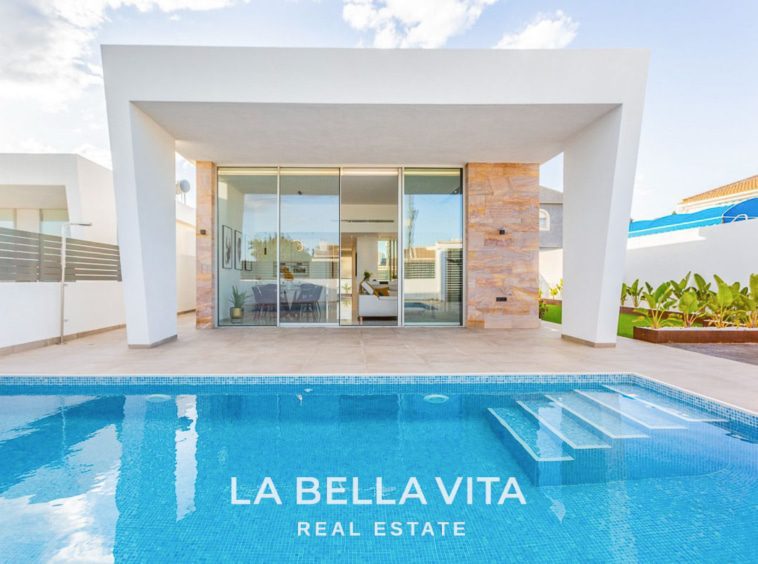 New Build Modern Luxury Properties for sale in La Torreta, Torrevieja, Costa Blanca, Spain. Independent villa with private pool and solarium.