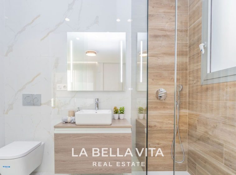 New Build Modern Luxury Properties for sale in La Torreta, Torrevieja, Costa Blanca, Spain. Independent villa with private pool and solarium.
