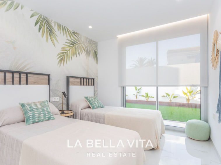 New Build Modern Luxury Properties for sale in La Torreta, Torrevieja, Costa Blanca, Spain. Independent villa with private pool and solarium.