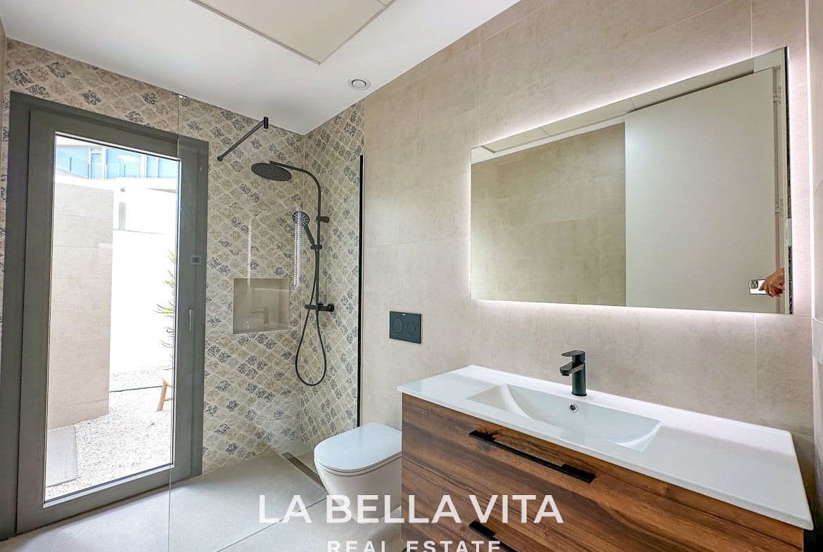 ️ Mediterranean new build properties for sale in Villamartin, Costa