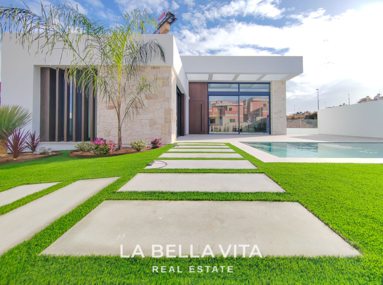New Build independent Villa with basement for sale in La Marquesa Golf Course, Rojales