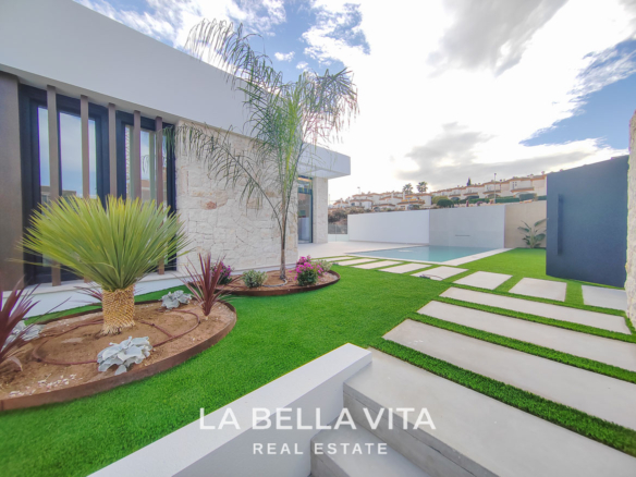 New Build independent Villa with basement for sale in La Marquesa Golf Course, Rojales