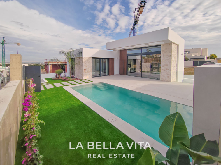 New Build independent Villa with basement for sale in La Marquesa Golf Course, Rojales