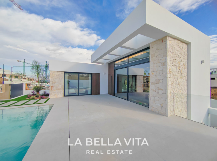 New Build independent Villa with basement for sale in La Marquesa Golf Course, Rojales