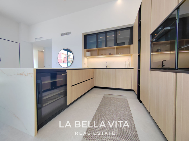 New Build independent Villa with basement for sale in La Marquesa Golf Course, Rojales