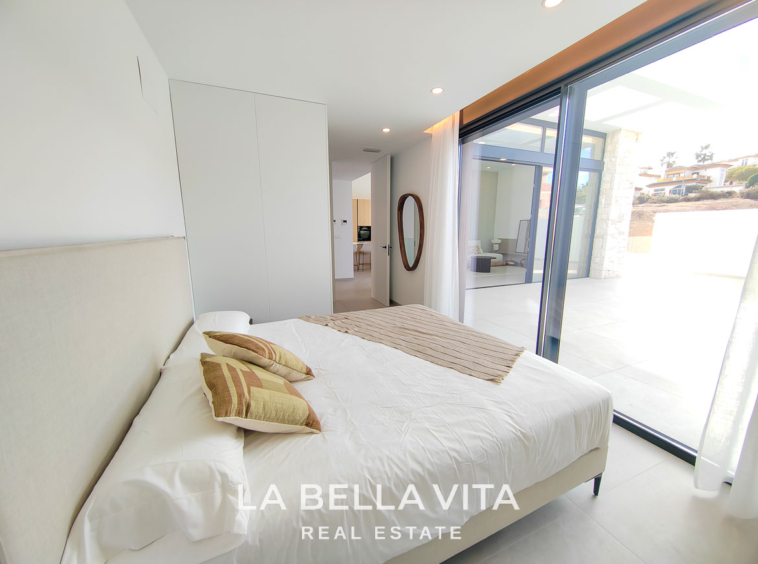 New Build independent Villa with basement for sale in La Marquesa Golf Course, Rojales