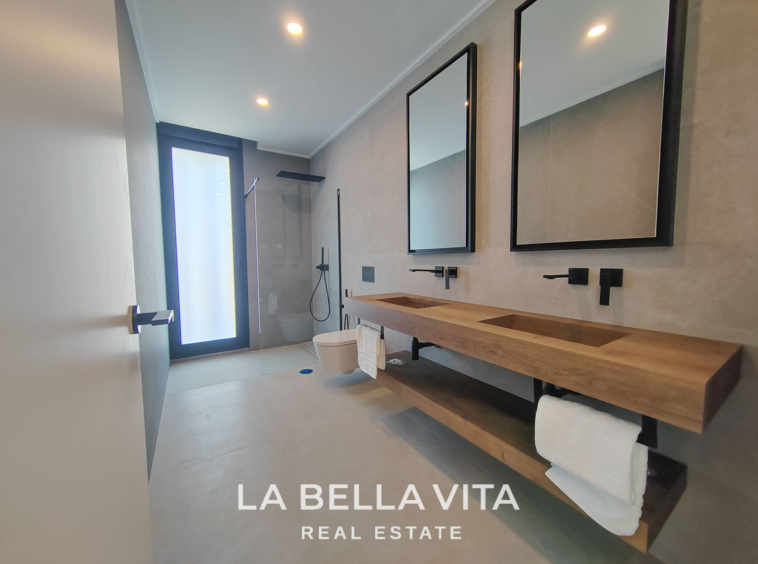 New Build independent Villa with basement for sale in La Marquesa Golf Course, Rojales