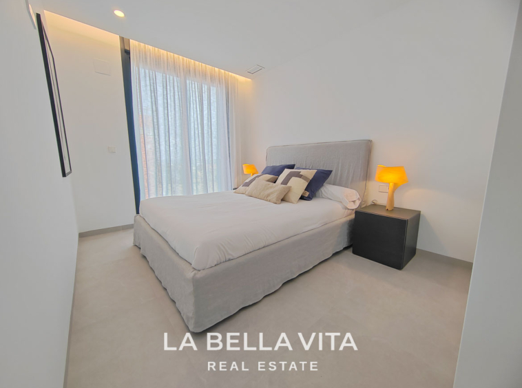 New Build independent Villa with basement for sale in La Marquesa Golf Course, Rojales