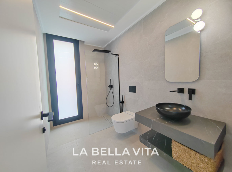 New Build independent Villa with basement for sale in La Marquesa Golf Course, Rojales
