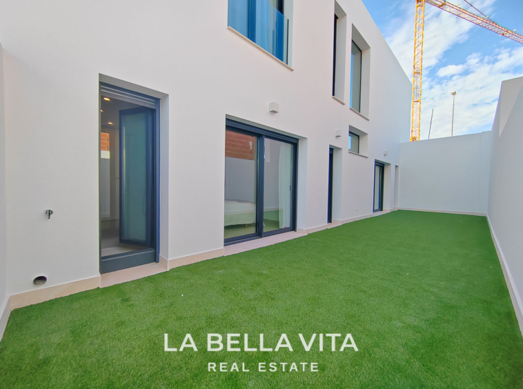 New Build independent Villa with basement for sale in La Marquesa Golf Course, Rojales
