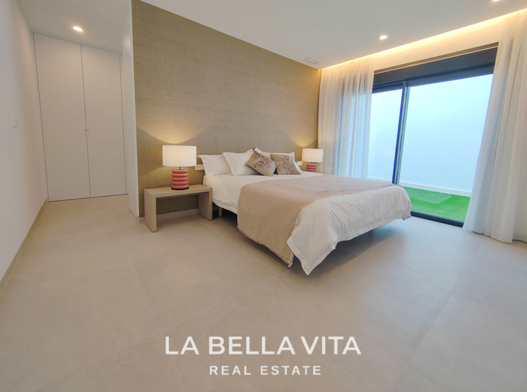 New Build independent Villa with basement for sale in La Marquesa Golf Course, Rojales