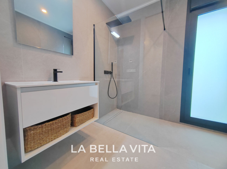 New Build independent Villa with basement for sale in La Marquesa Golf Course, Rojales