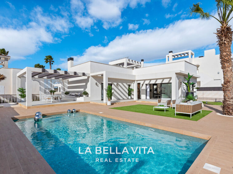 Modern Mediterranean Key Ready new build Properties with private pool for sale in Ciudad Quesada, Costa Blanca South