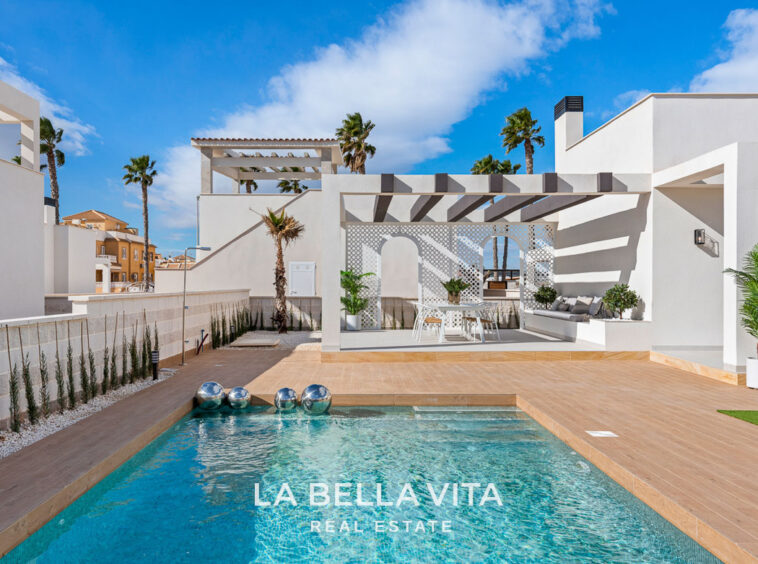 Modern Mediterranean Key Ready new build Properties with private pool for sale in Ciudad Quesada, Costa Blanca South