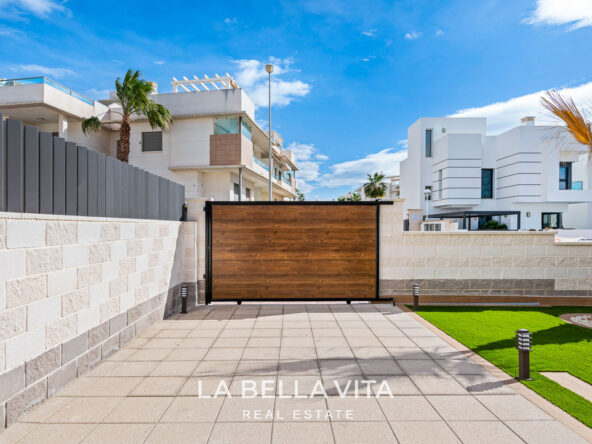 Modern Mediterranean Key Ready new build Properties with private pool for sale in Ciudad Quesada, Costa Blanca South