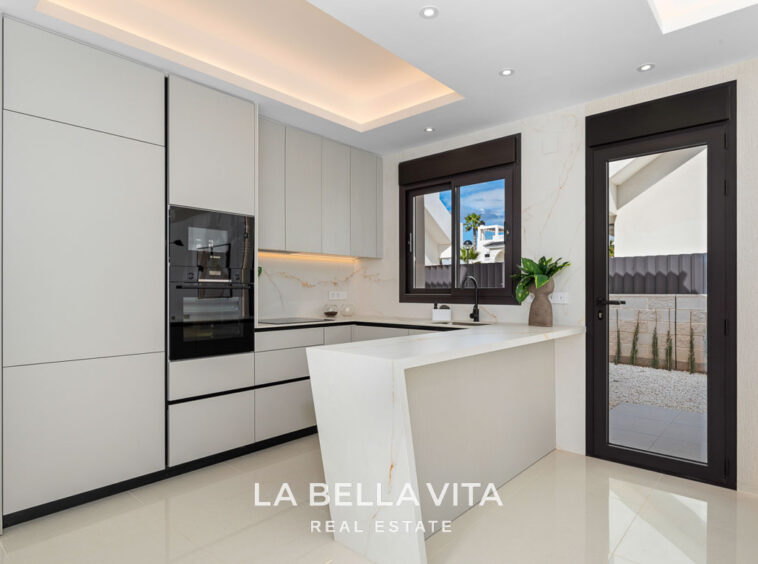 Modern Mediterranean Key Ready new build Properties with private pool for sale in Ciudad Quesada, Costa Blanca South
