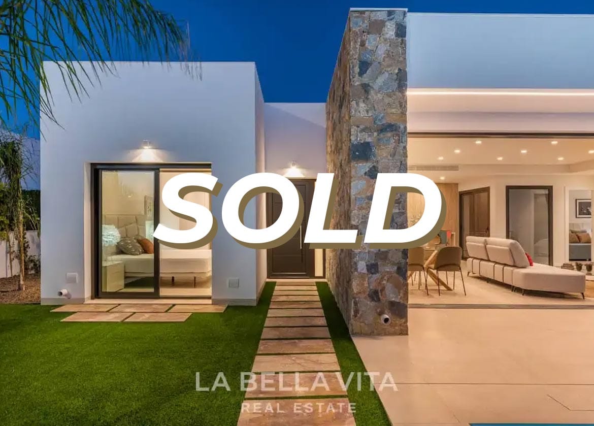 Corner-Villa-in-one-level-with-Private-Pool-for-sale-in-Pilar-de-la-Horadada,-Alicante,-Spain-sold