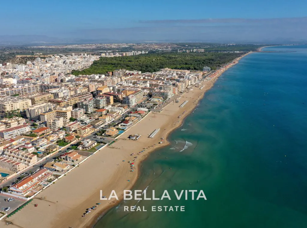 Dwupoziomowe apartamenty typu penthouse z widokiem na morze na sprzedaż w Guardamar Del Segura, Costa Blanca South, Alicante, Hiszpania
