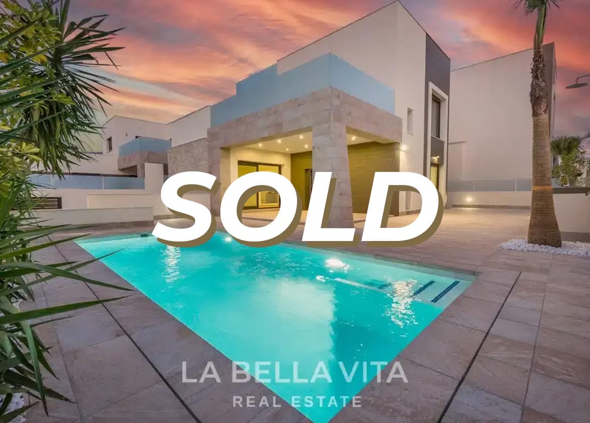 Luxury-independent-Property-with-private-pool-for-sale-in-Benijofar,-Rojales