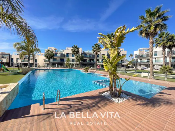 Modern Resale Top floor Penthouse Apartment with solarium for sale in Oasis Beach X, El Raso, Guardamar del Segura, Costa Blanca South