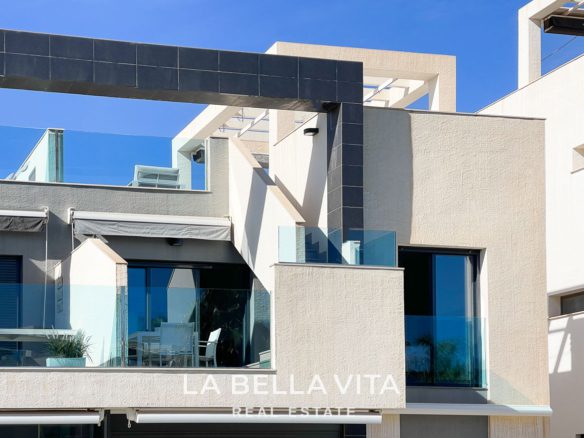 Modern Resale Top floor Penthouse Apartment with solarium for sale in Oasis Beach X, El Raso, Guardamar del Segura, Costa Blanca South