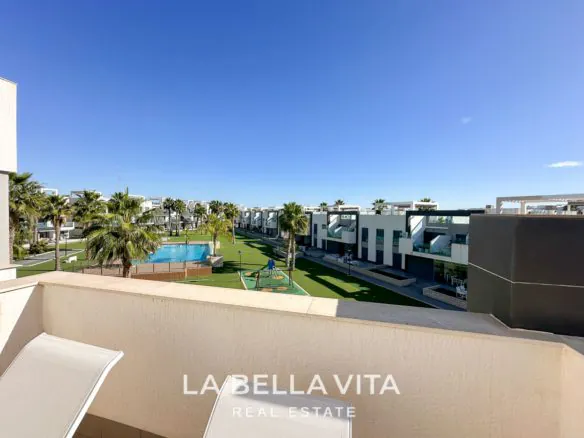 Modern Resale Top floor Penthouse Apartment with solarium for sale in Oasis Beach X, El Raso, Guardamar del Segura, Costa Blanca South