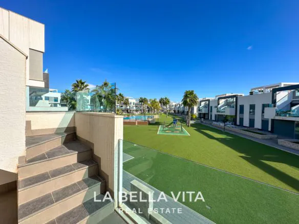 Modern Resale Top floor Penthouse Apartment with solarium for sale in Oasis Beach X, El Raso, Guardamar del Segura, Costa Blanca South