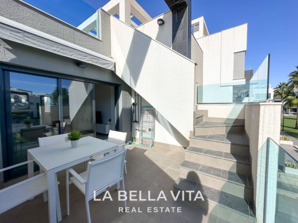 Modern Resale Top floor Penthouse Apartment with solarium for sale in Oasis Beach X, El Raso, Guardamar del Segura, Costa Blanca South