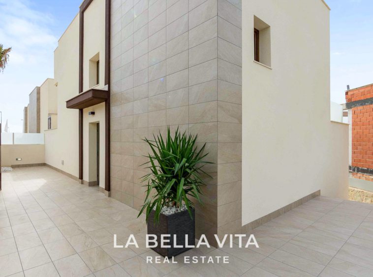 New Build key ready Villa with private pool for sale in Ciudad Quesada, Alicante
