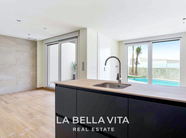 New Build key ready Villa with private pool for sale in Ciudad Quesada, Alicante