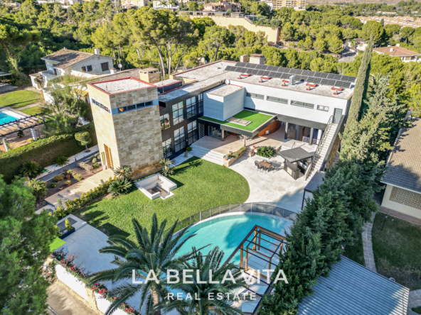 Exclusive Boutique Hotel Villa for Sale in Campoamor, Orihuela Costa – Luxury 7-Bedroom Property with Gourmet Kitchen and Private Pool, Closed Garage