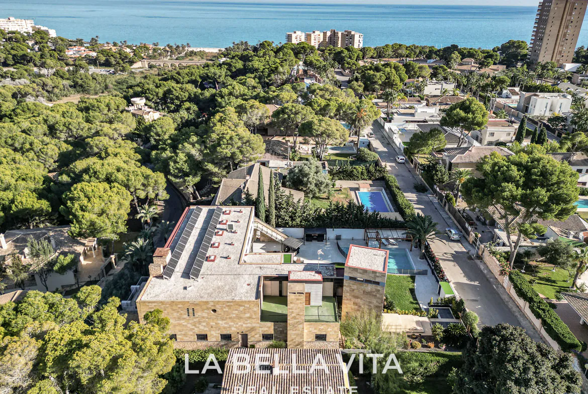 Exclusive Boutique Hotel Villa for Sale in Campoamor, Orihuela Costa – Luxury 7-Bedroom Property with Gourmet Kitchen and Private Pool, Closed Garage