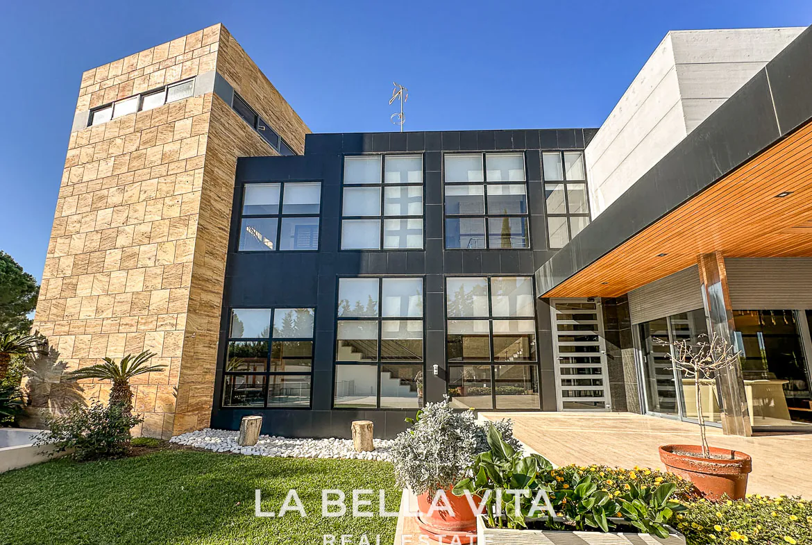Exclusive Boutique Hotel Villa for Sale in Campoamor, Orihuela Costa – Luxury 7-Bedroom Property with Gourmet Kitchen and Private Pool, Closed Garage