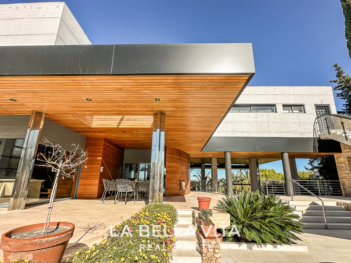Exclusive Boutique Hotel Villa for Sale in Campoamor, Orihuela Costa – Luxury 7-Bedroom Property with Gourmet Kitchen and Private Pool, Closed Garage