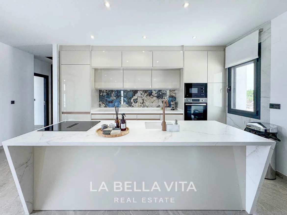 New Luxury House with private pool, solarium, garage and a 11,436 m2 of land for sale in Ciudad Quesada, Spain